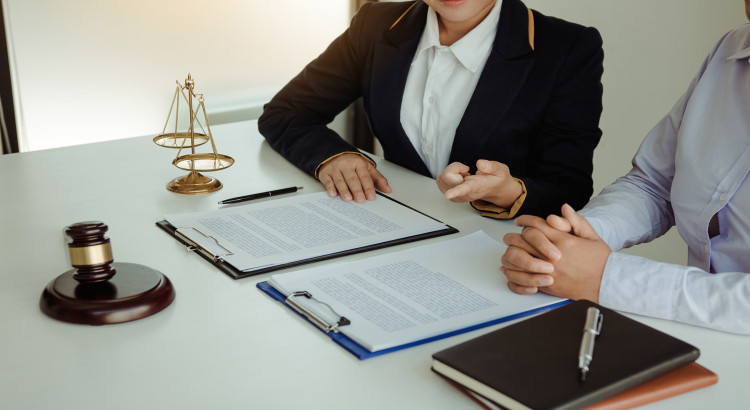 Redigirei uma Carta de Renuncia e desistência ou Notificação legal como advogado